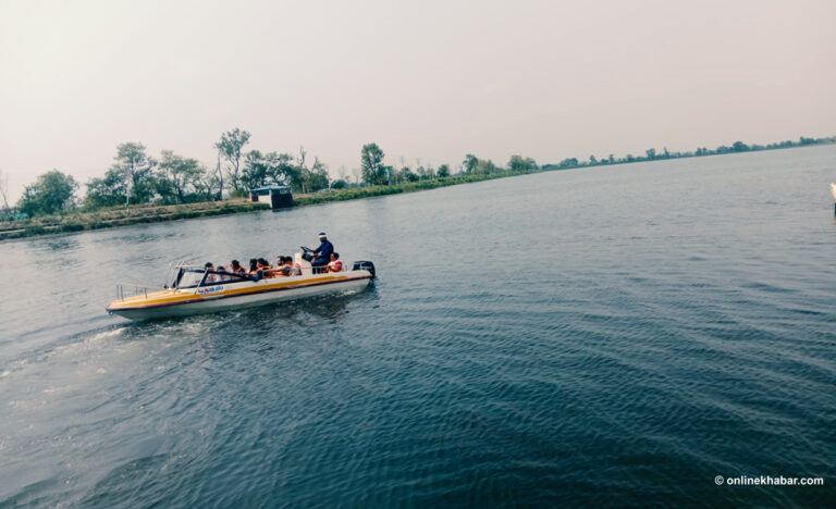 जगदिशपुर तालमा मोटरबोट, बिथोलियो चराको बास